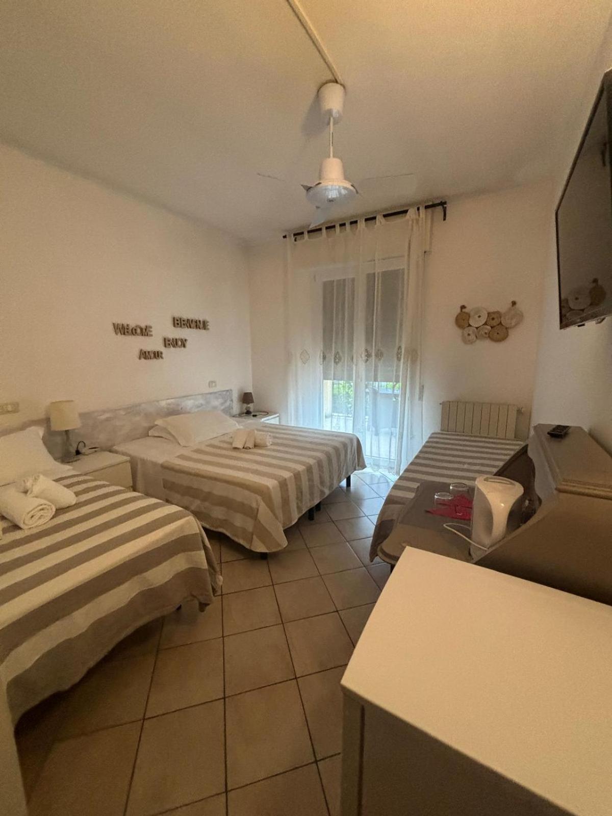 Casa Versilia Hotel Марина-ді-Масса Екстер'єр фото